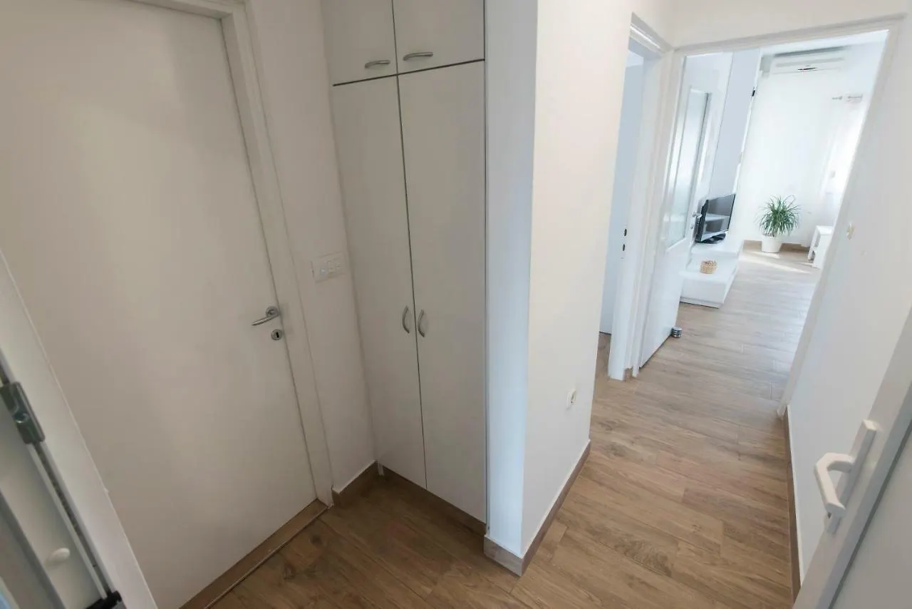 Guest house Apartments Batur Zadar