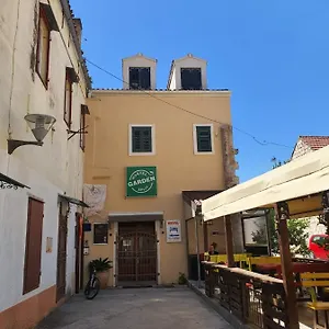 Garden Split